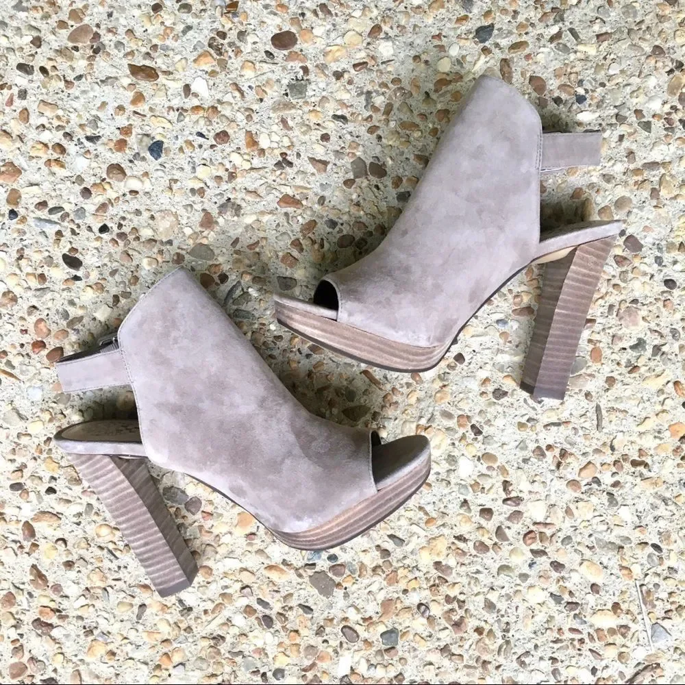 NWOB Vince Camuto Gilsa Suede Peep Toe Booties Size 10